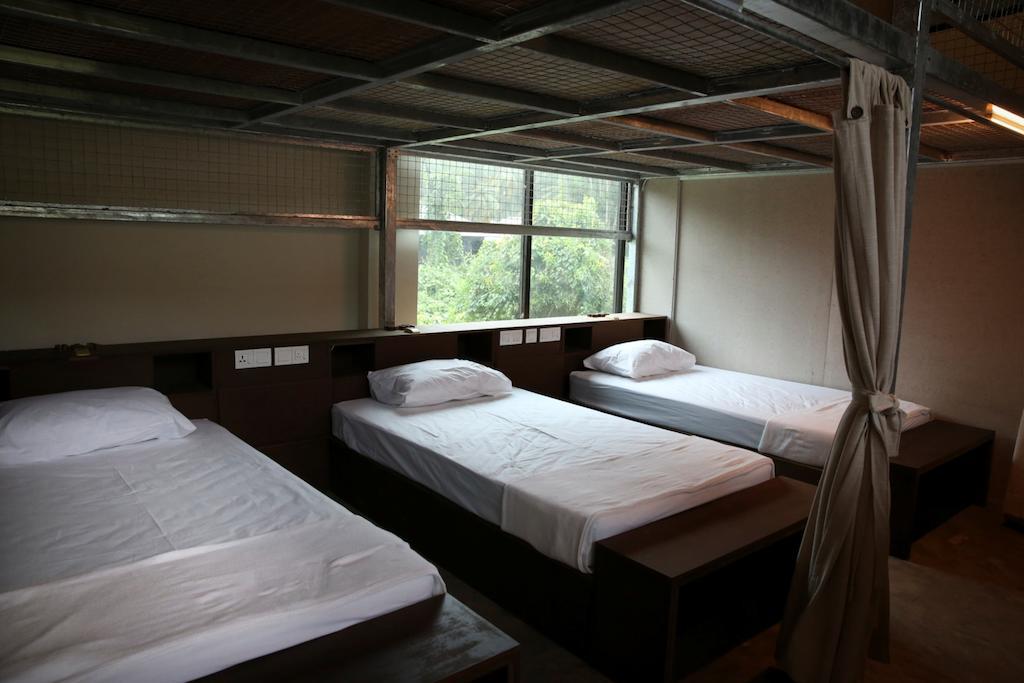 Hostel BB Bunkers Santubong Exterior foto